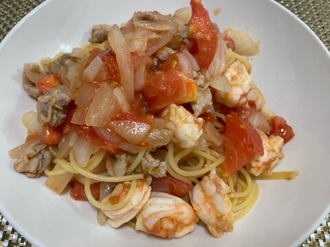 海老と豚肉のトマトソースパスタ